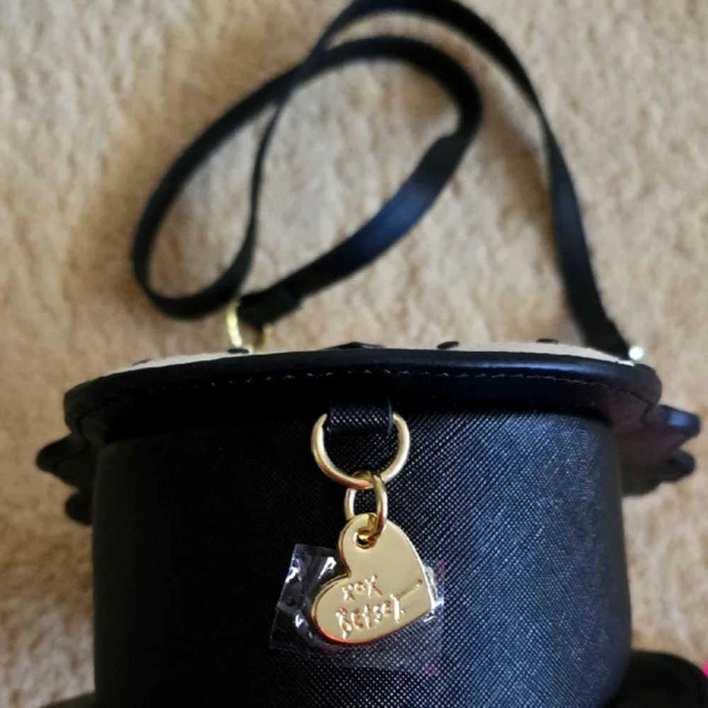 NWT: BETSEY JOHNSON XOXO PUP Crossbody Bag - Black, White, Pink - Picture 4 of 9